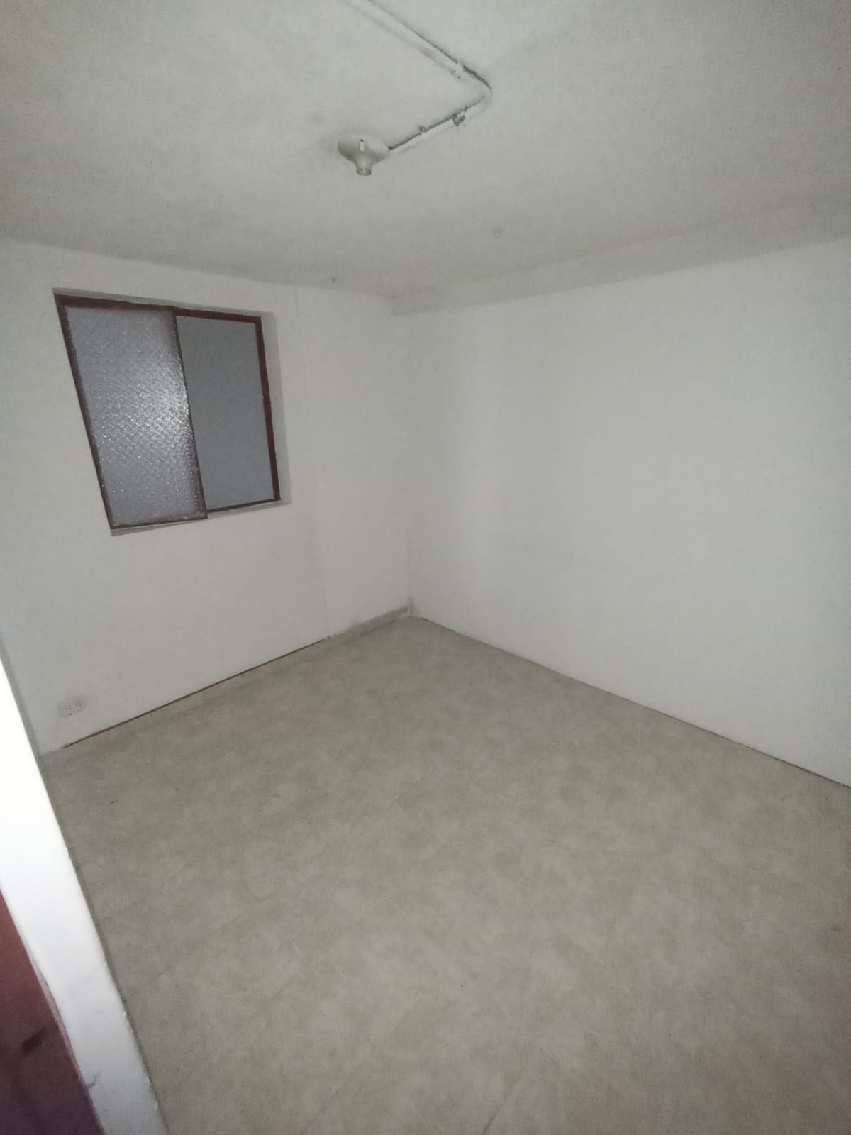SE ARRIENDA APARTAMENTO EN CERVANTES