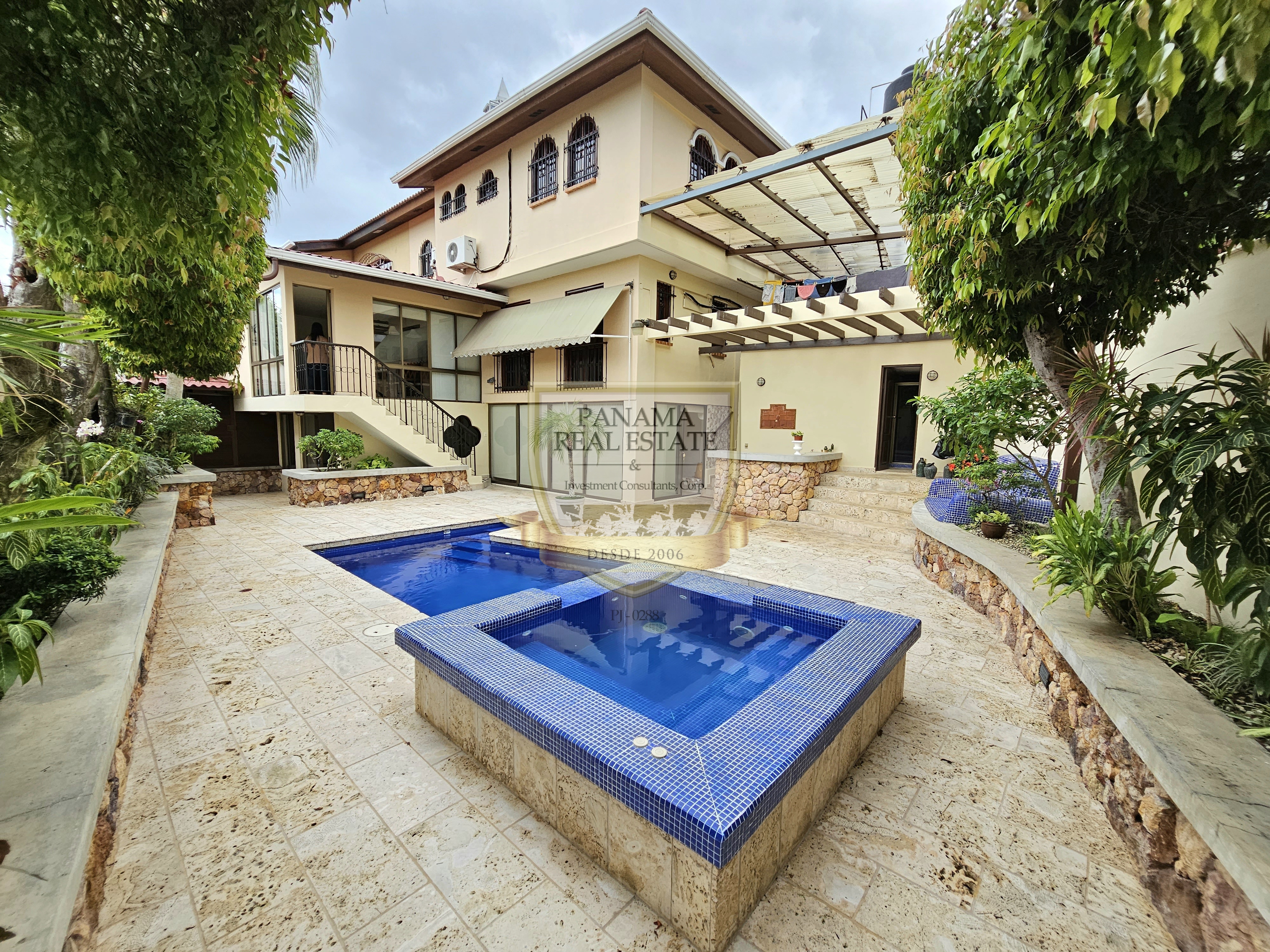 CASA EN VENTA DUPLEX EN LA ALAMEDA 442M2 A.C