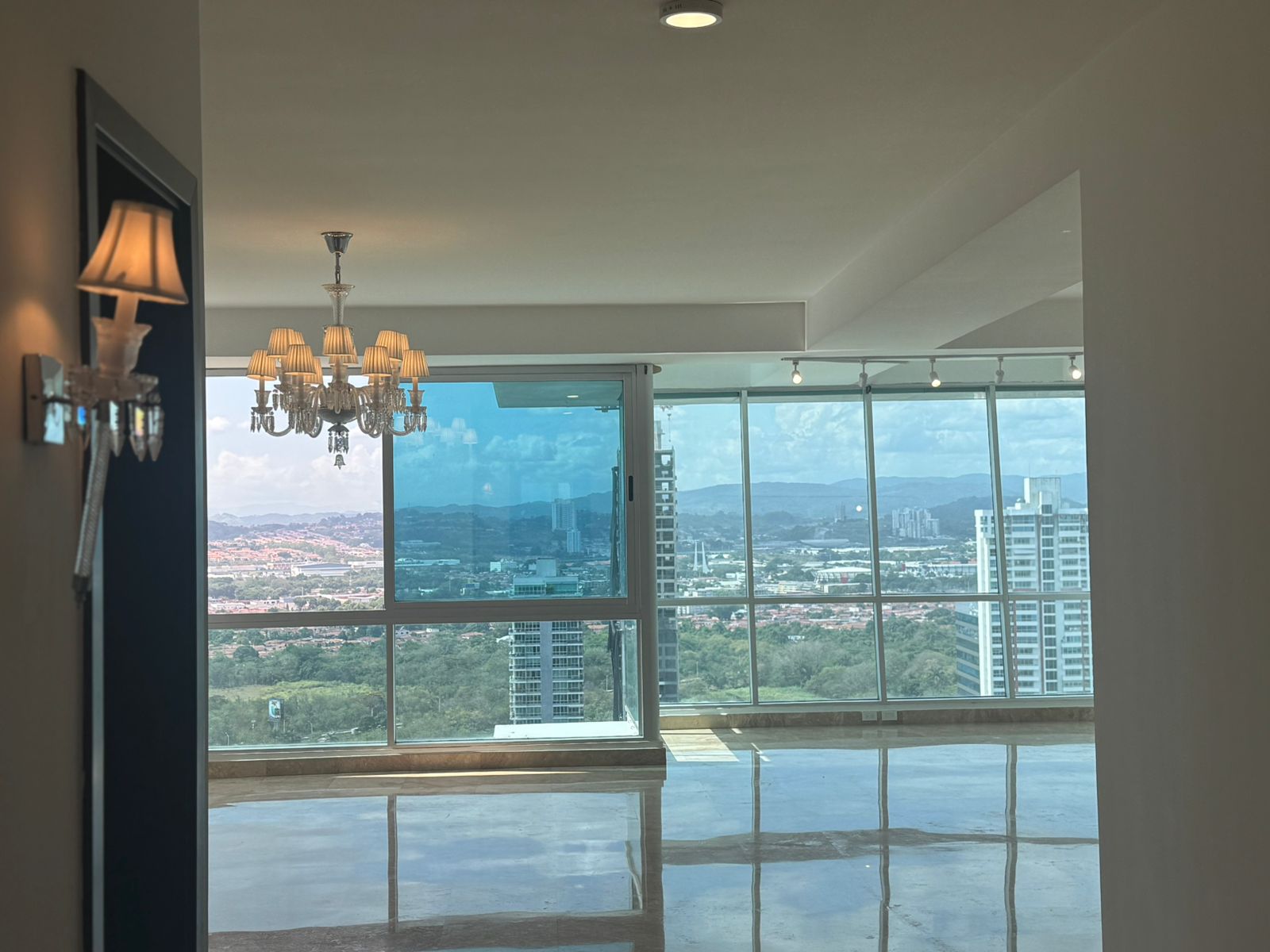 Venta de apartamento en PH Titanium. Solo para inversionistas. VC