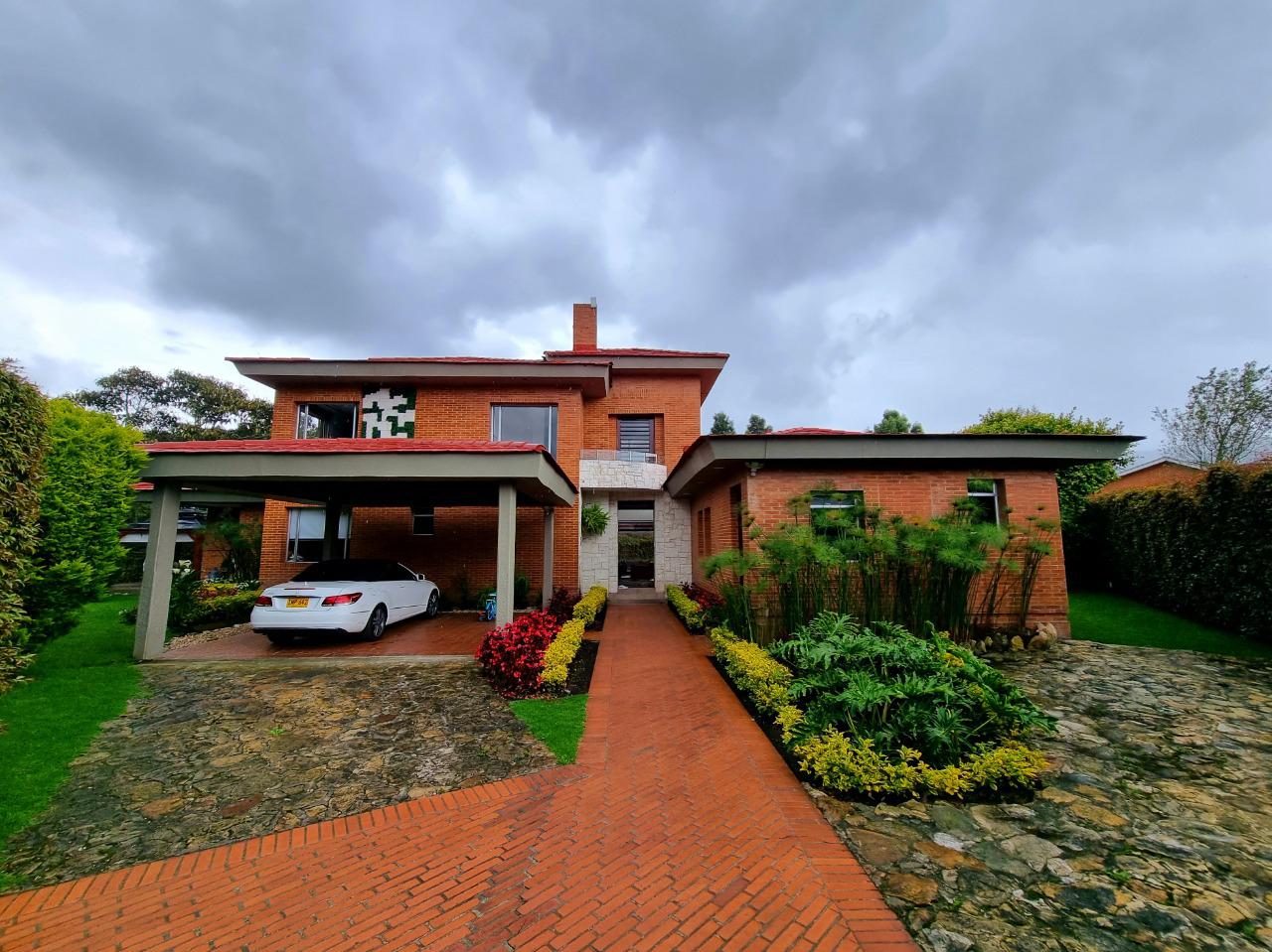 Se Vende Casa Lote de 1.800 mts2 Suba Bogotá