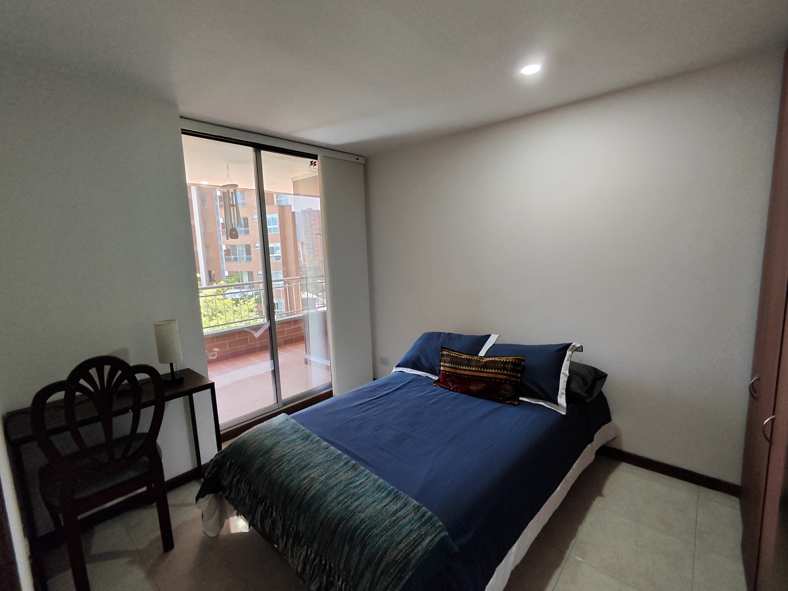 Se Arrienda Apartamento Amoblado en Castropol, Medellín
