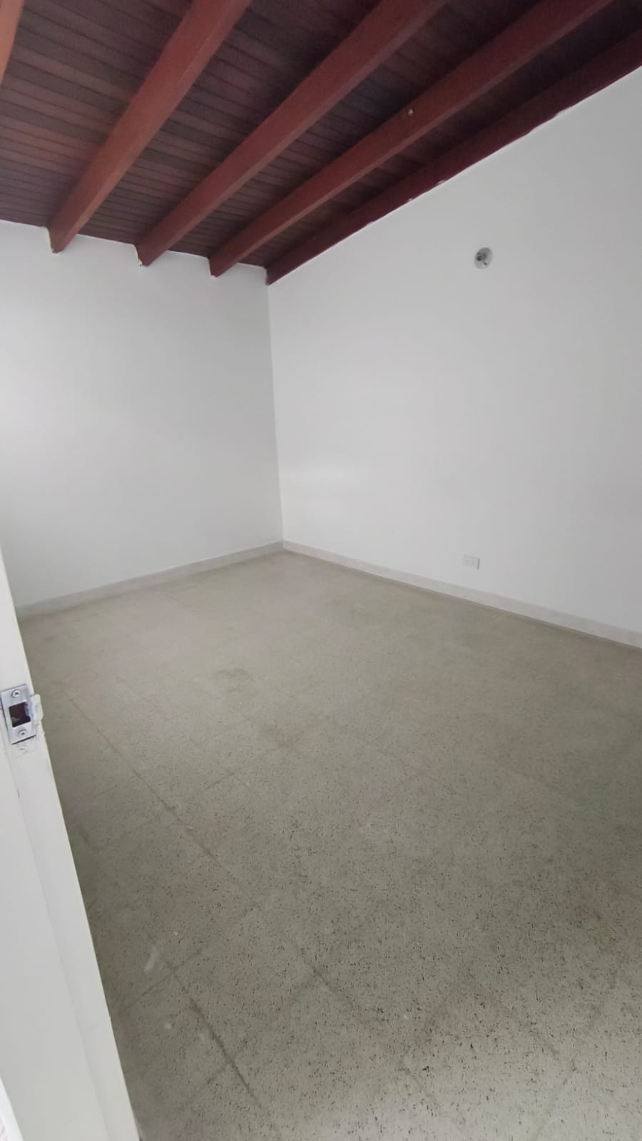 Se  Arrienda Casa Comercial en el Velodrómo,Medellín