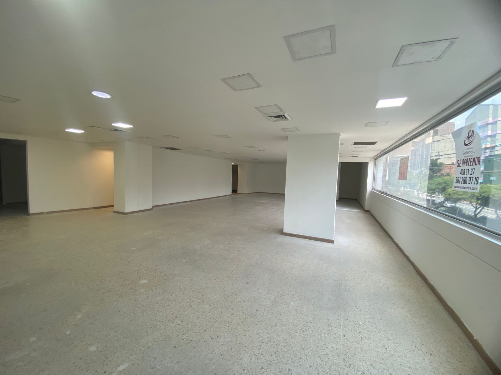 Amplio Local para Arriendo en Avenida Colombia