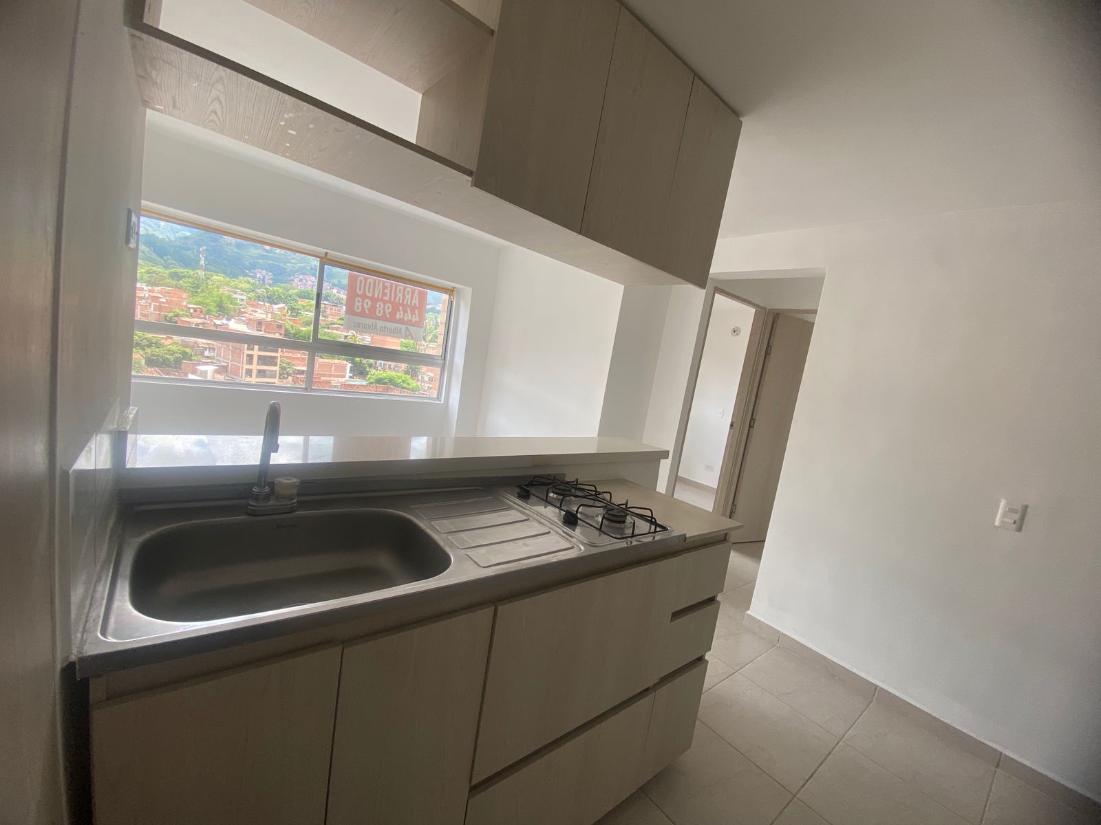 Apartamento con Buena Iluminación en Arriendo en La America, Cristobal