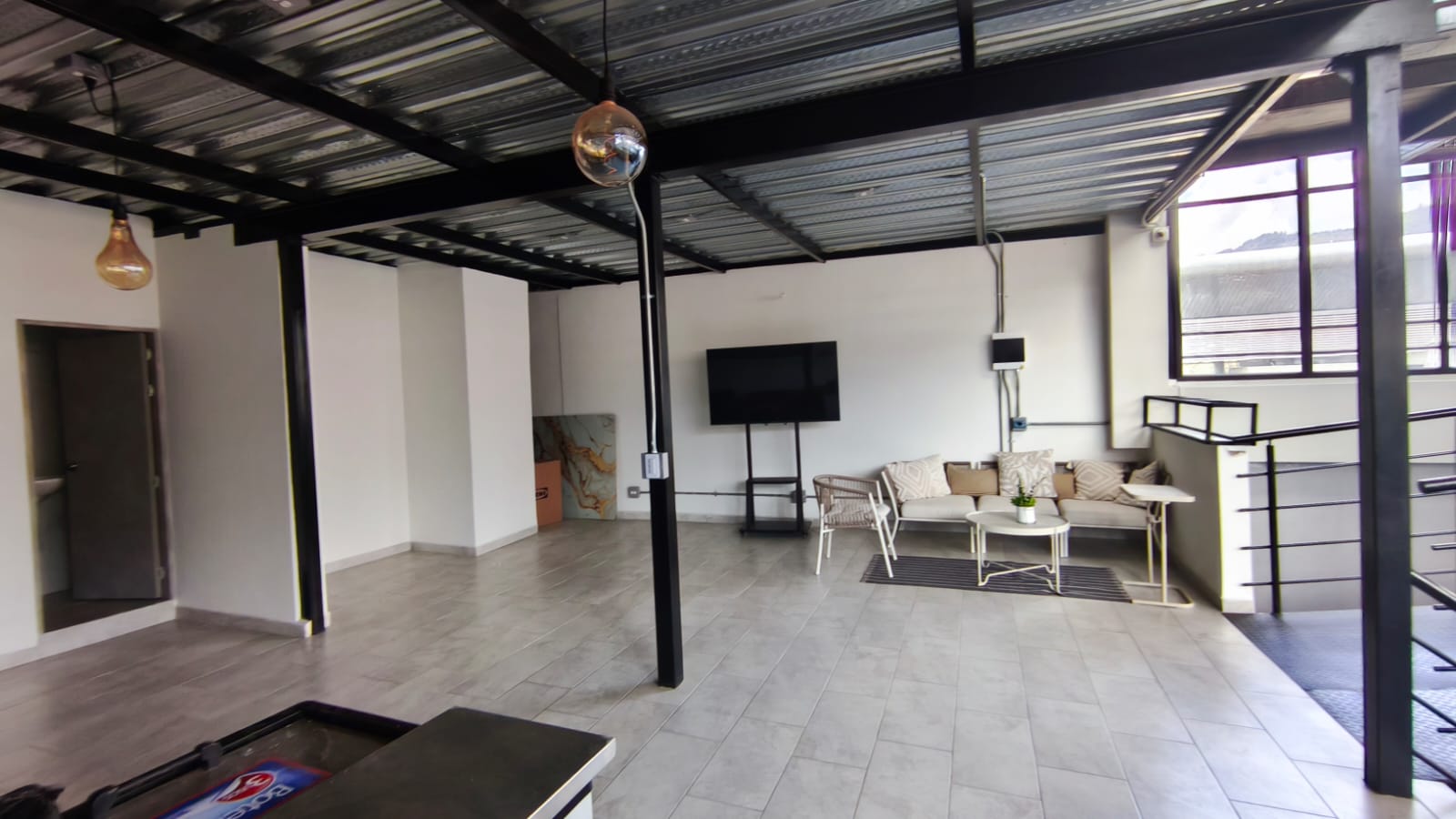 Se Arrienda Terraza Comercial Semi-Amoblada, en San Javier, Medellín