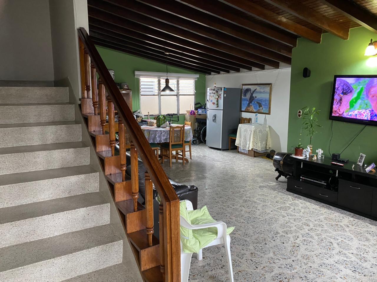 Se vende Casa Bifamiliar en los Colores Medellin