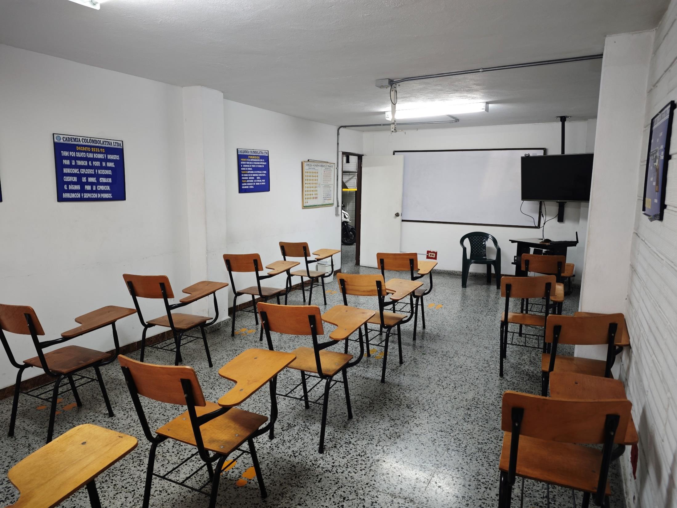 Se Vende Edificio De Cuatro Niveles En Laureles, Medellín
