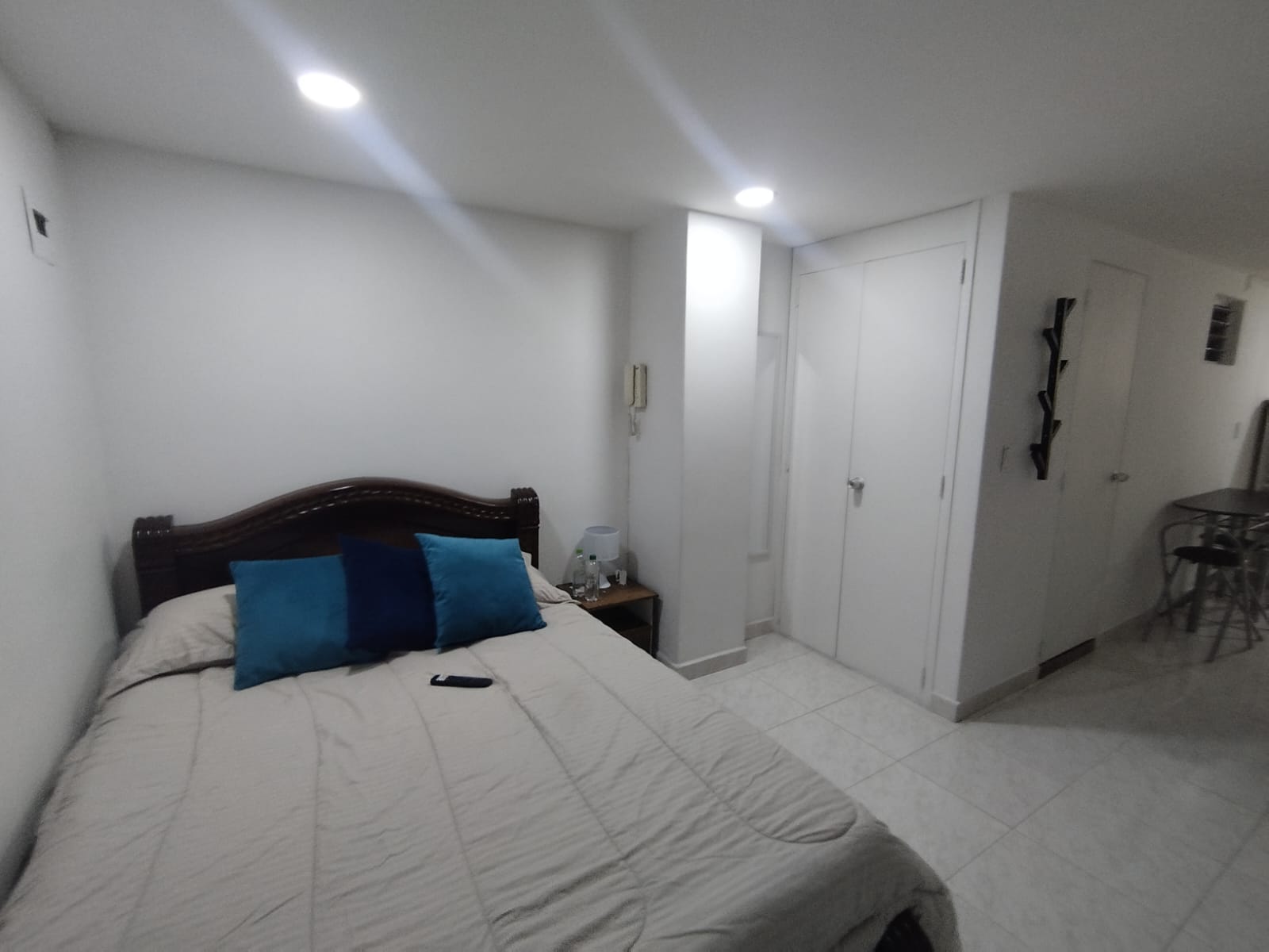 Se Arrienda Apartaestudio Amoblado, en los Colores, Medellín