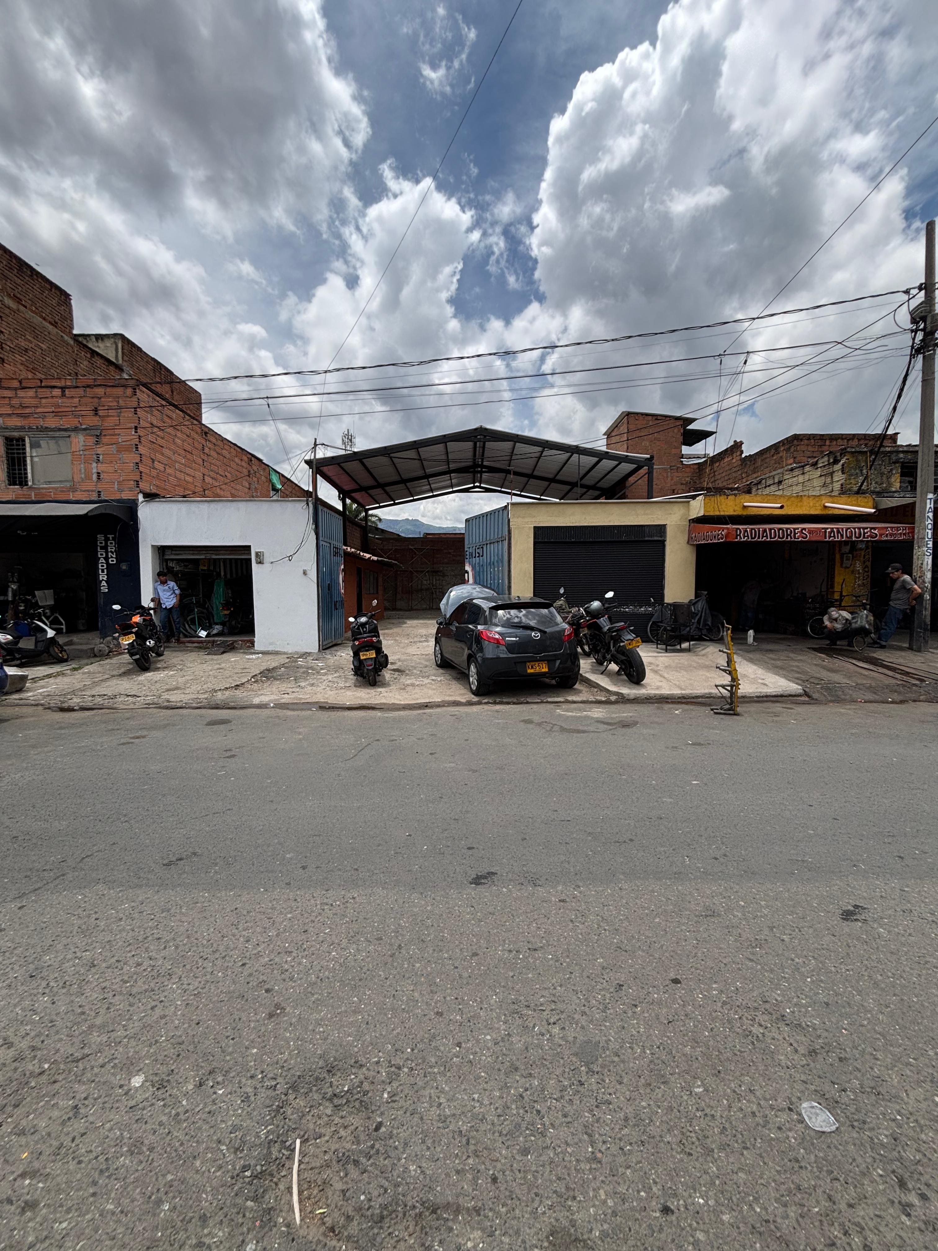 Se Arrienda Lote para Parqueadero, Nuevo Naranjal, Medellín