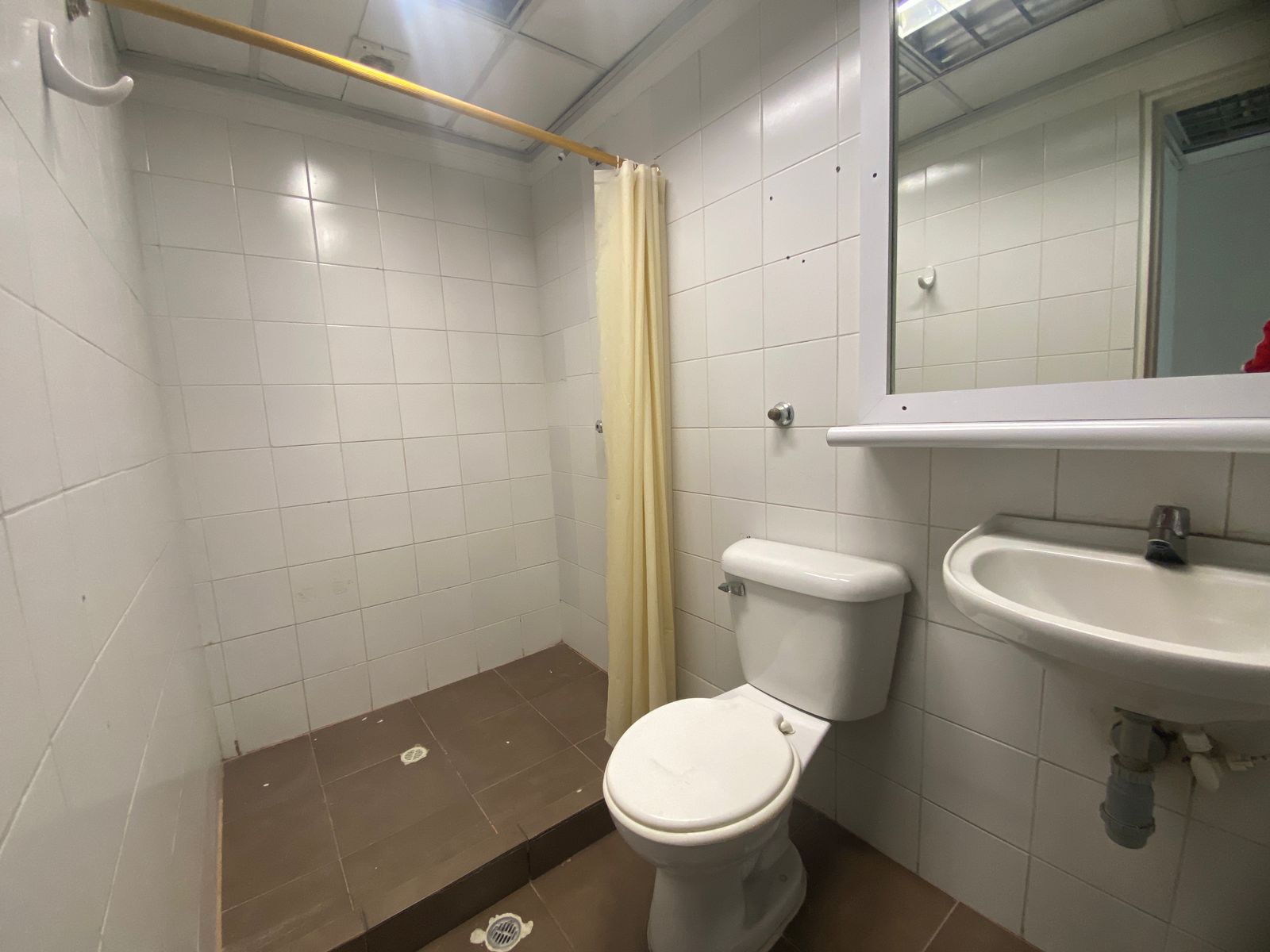 Amplio Local para Arriendo en Avenida Colombia