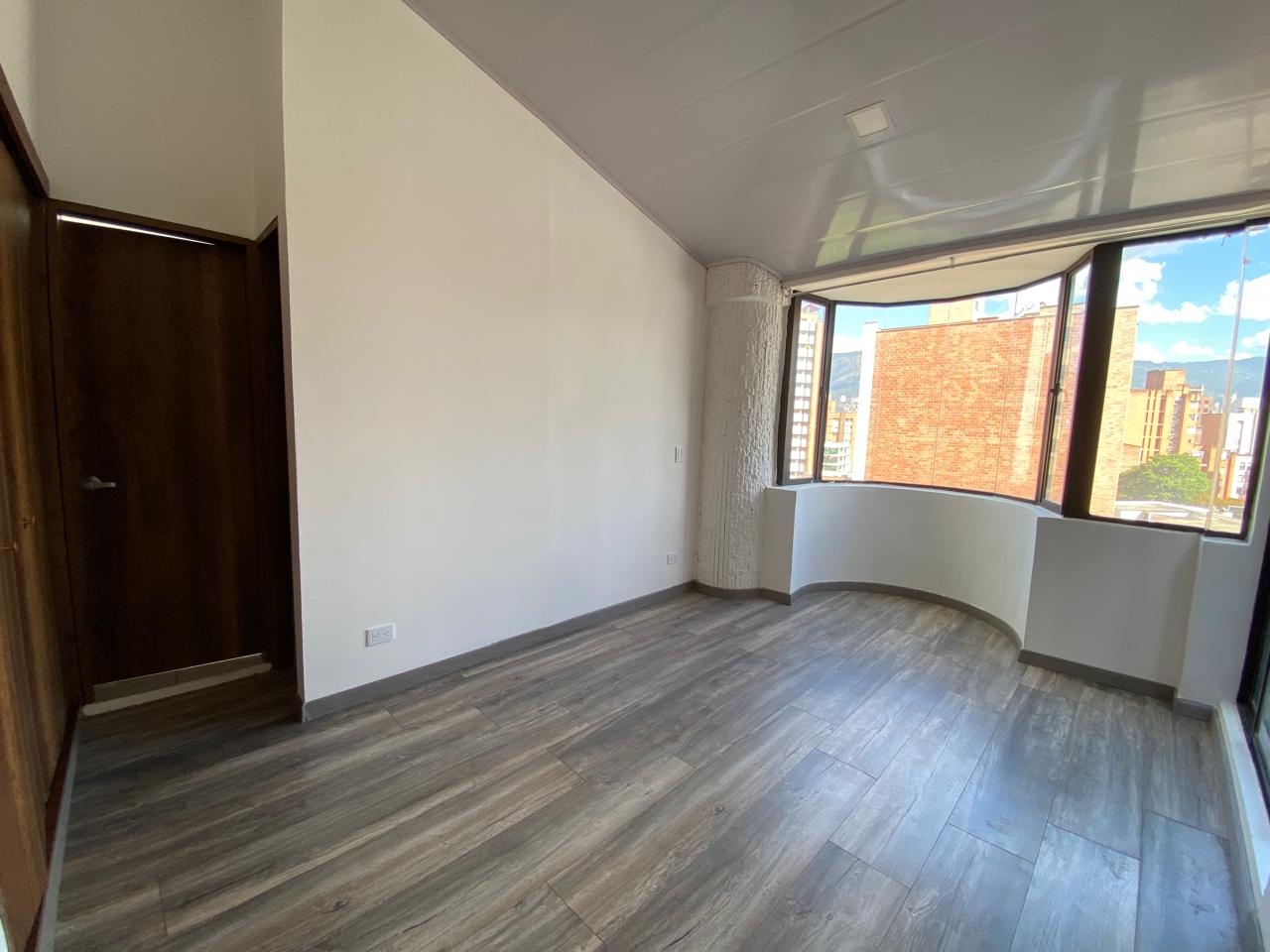 Penthouse Moderno para Arriendo en Laureles, Medellín