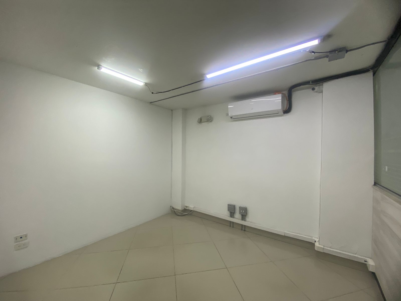 Amplia Oficina para Arriendo en Suramericana, Medellín