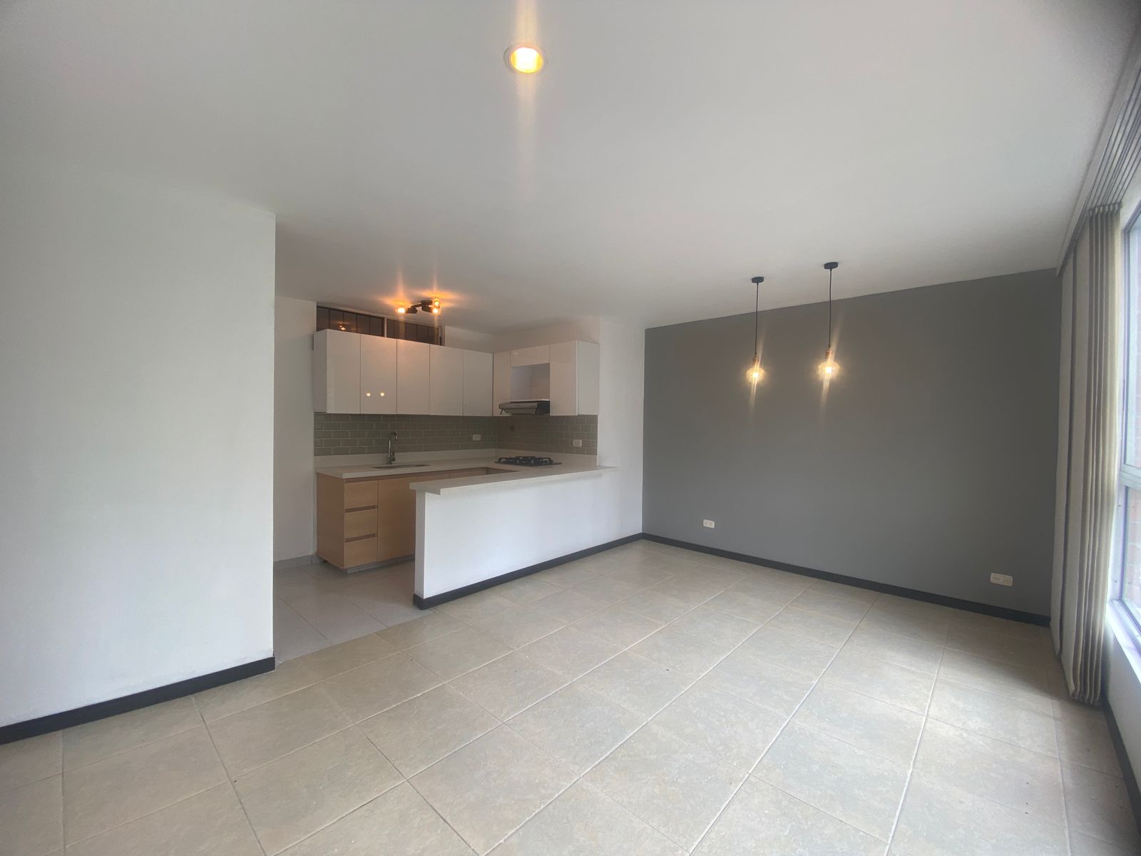 Apartamento con Excelentes Acabados para Arriendo en Poblado, Medellín