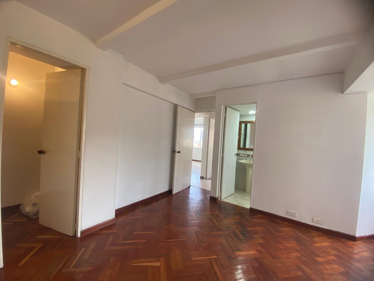 Iluminado Apartamento para Arriendo en Calasanz, Medellín