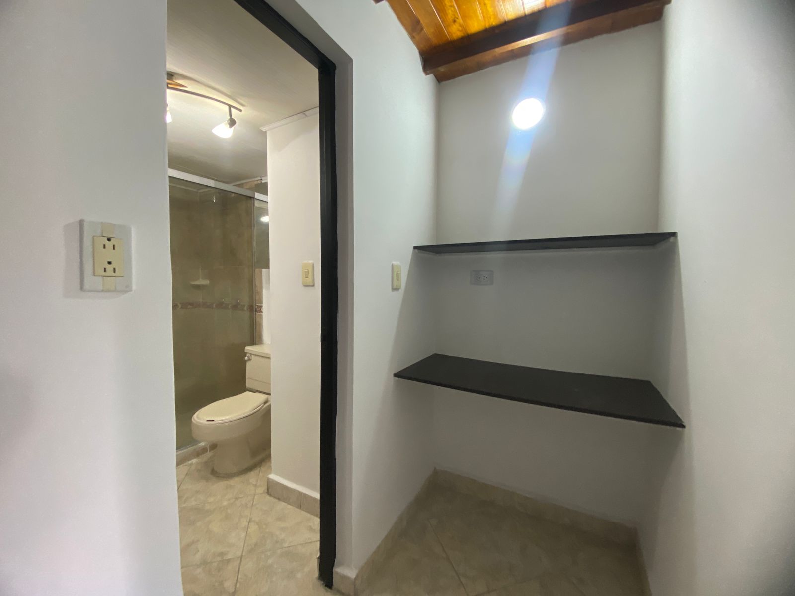 Iluminado Apartamento para Arriendo en San Javier, Medellín