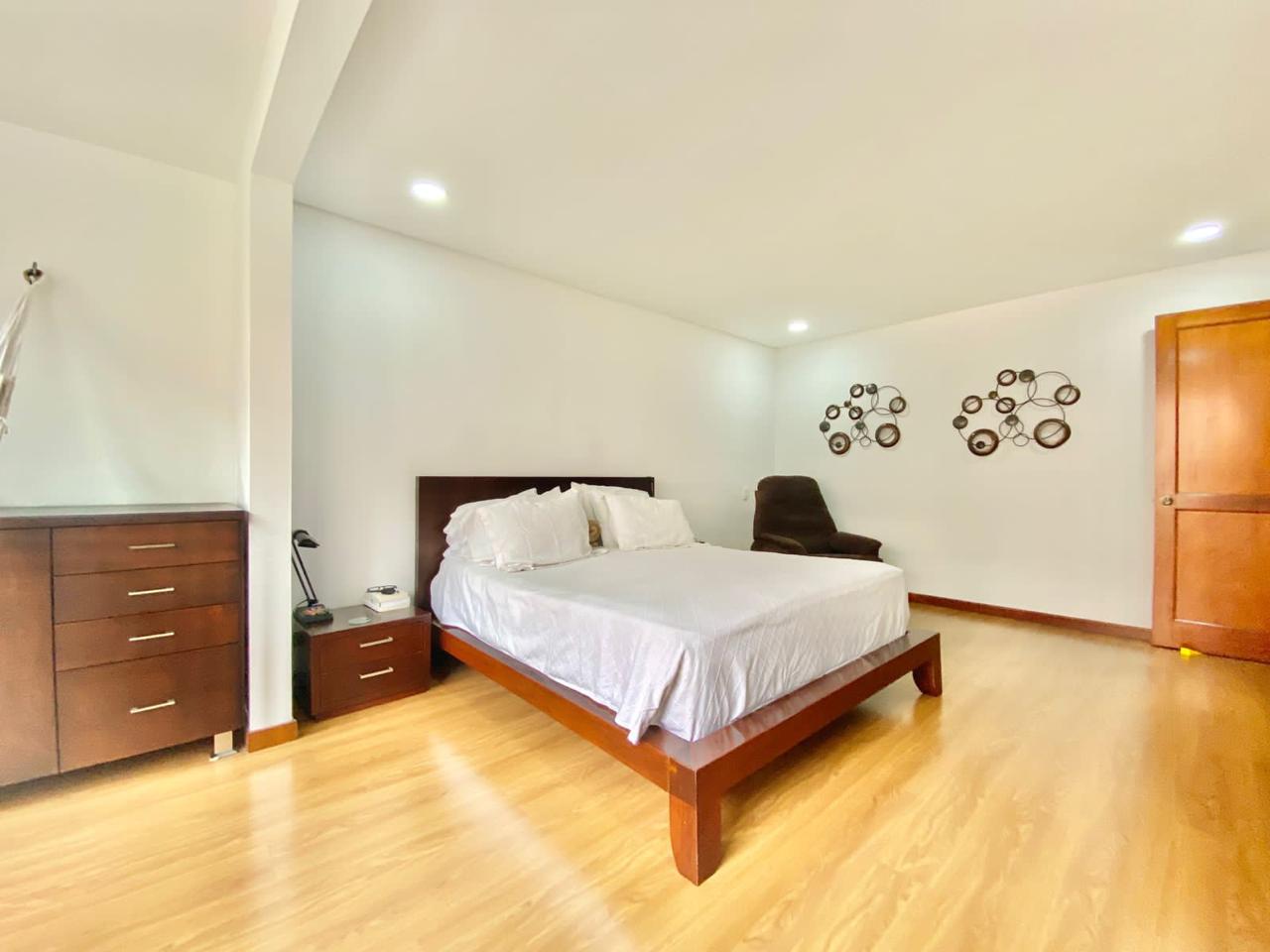 Se Arrienda Apartamento En El Poblado, Medellín