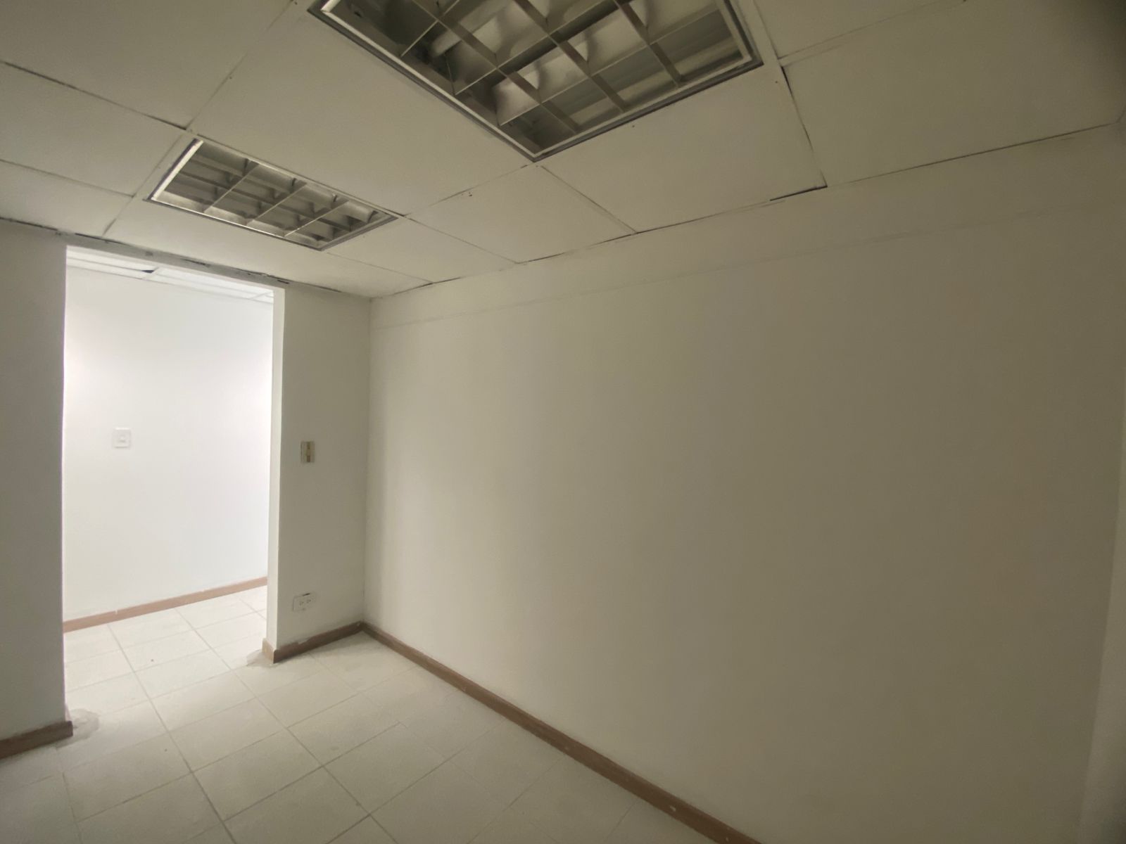 Amplio Local para Arriendo en Avenida Colombia