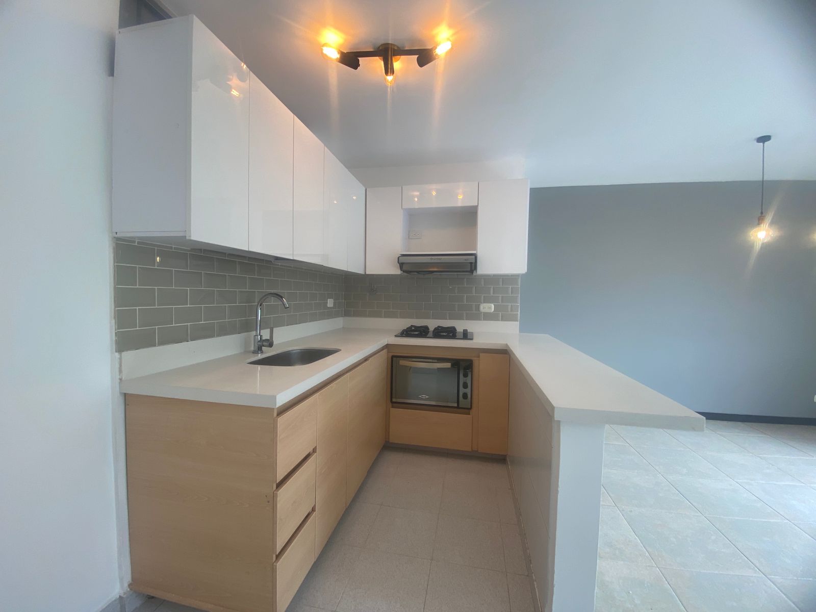 Apartamento con Excelentes Acabados para Arriendo en Poblado, Medellín