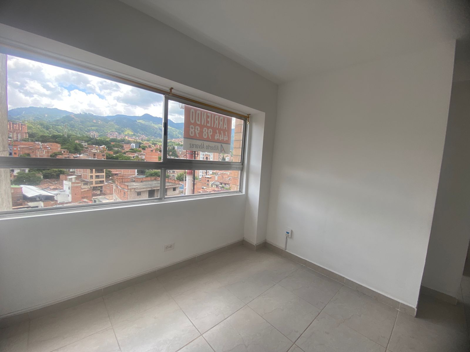Apartamento con Buena Iluminación en Arriendo en La America, Cristobal