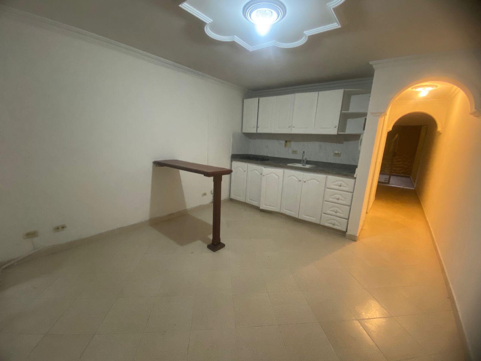 Comodo Apartaestudio para Arriendo en Barrio Cristobal, Medellín