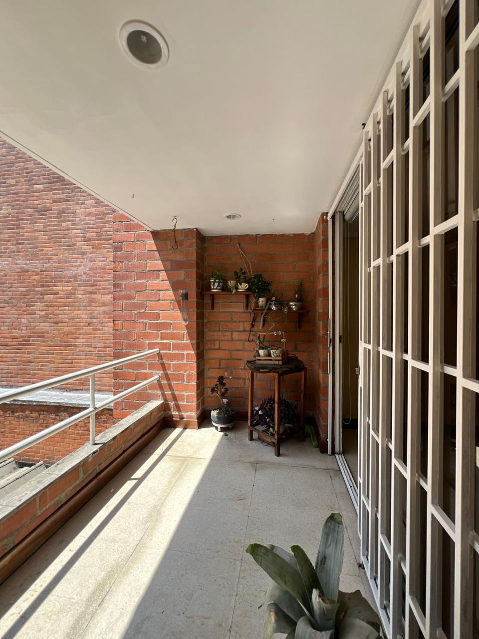Se Vende Amplio Apartamento en Laureles, Medellín