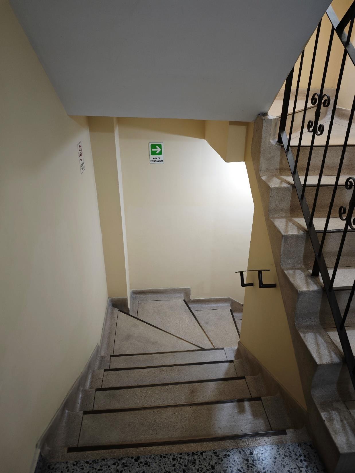 Se Vende Edificio De Cuatro Niveles En Laureles, Medellín