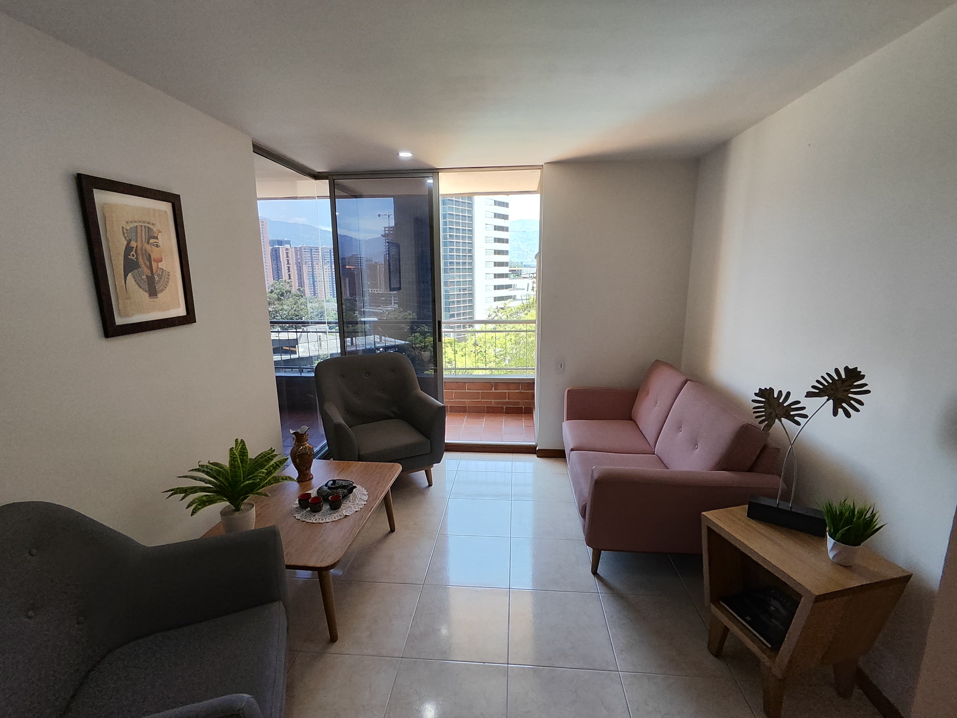Se Arrienda Apartamento Amoblado en Castropol, Medellín