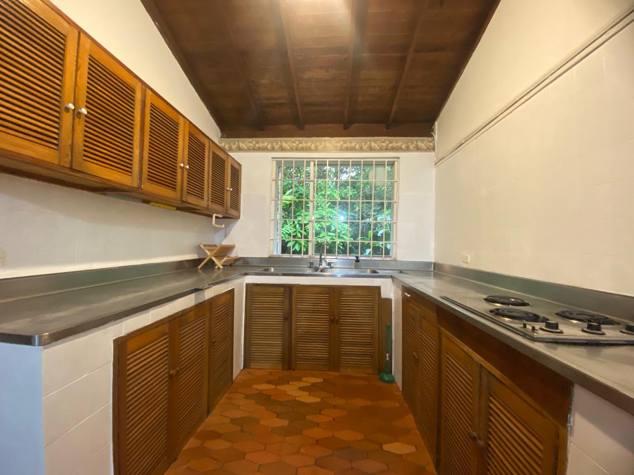 Se Arrienda Casa En El Poblado La Linde