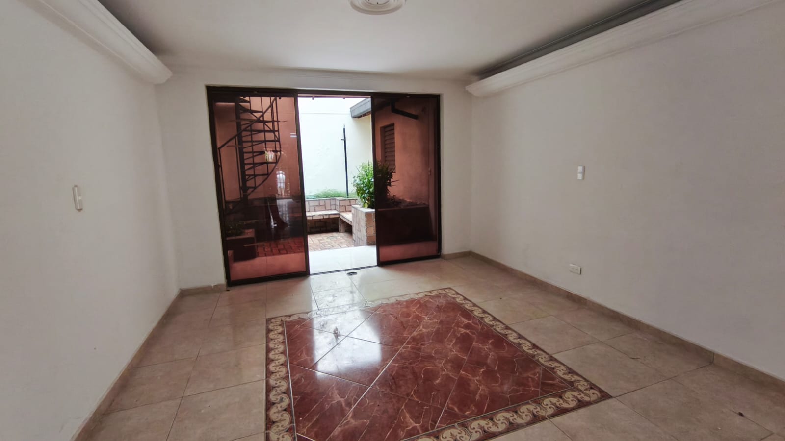 Se Arrienda Casa Comercial En El Velodromo; Medellin