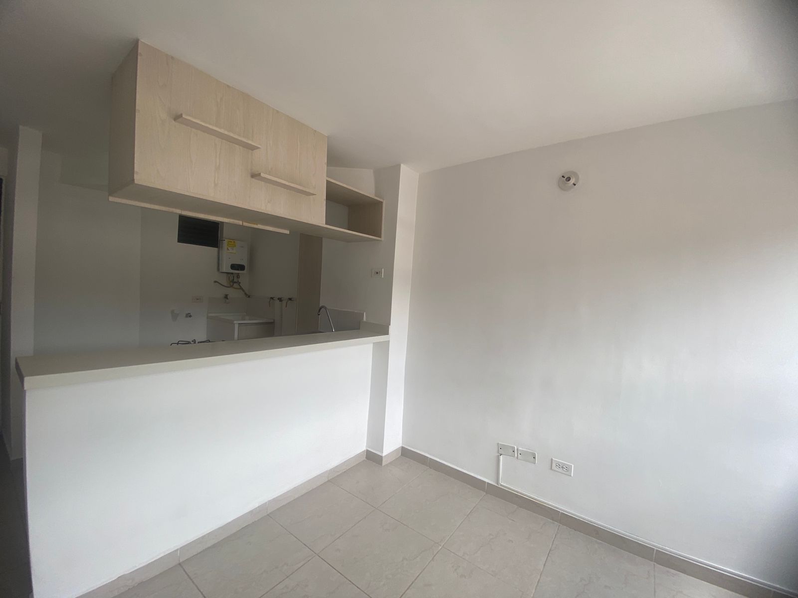 Apartamento con Buena Iluminación en Arriendo en La America, Cristobal