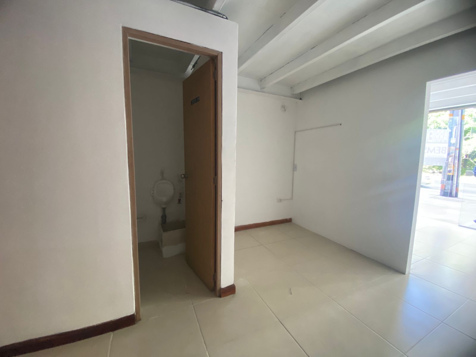 Local Comercial Para Arriendo en Los Colores, Medellín