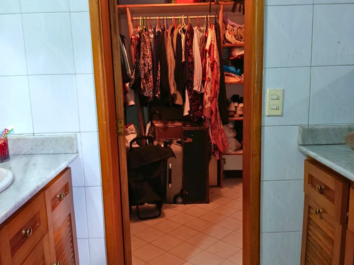 Casa en Venta en Loma de Las Brujas, Envigado – Ubicación Privilegiada
