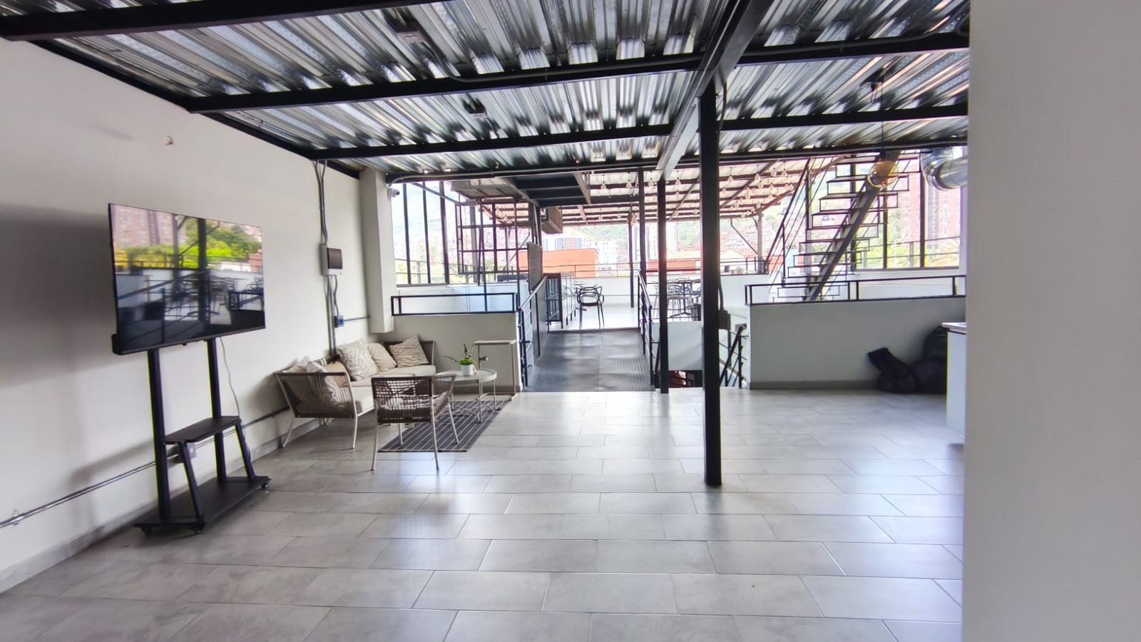 Se Arrienda Terraza Comercial Semi-Amoblada, en San Javier, Medellín