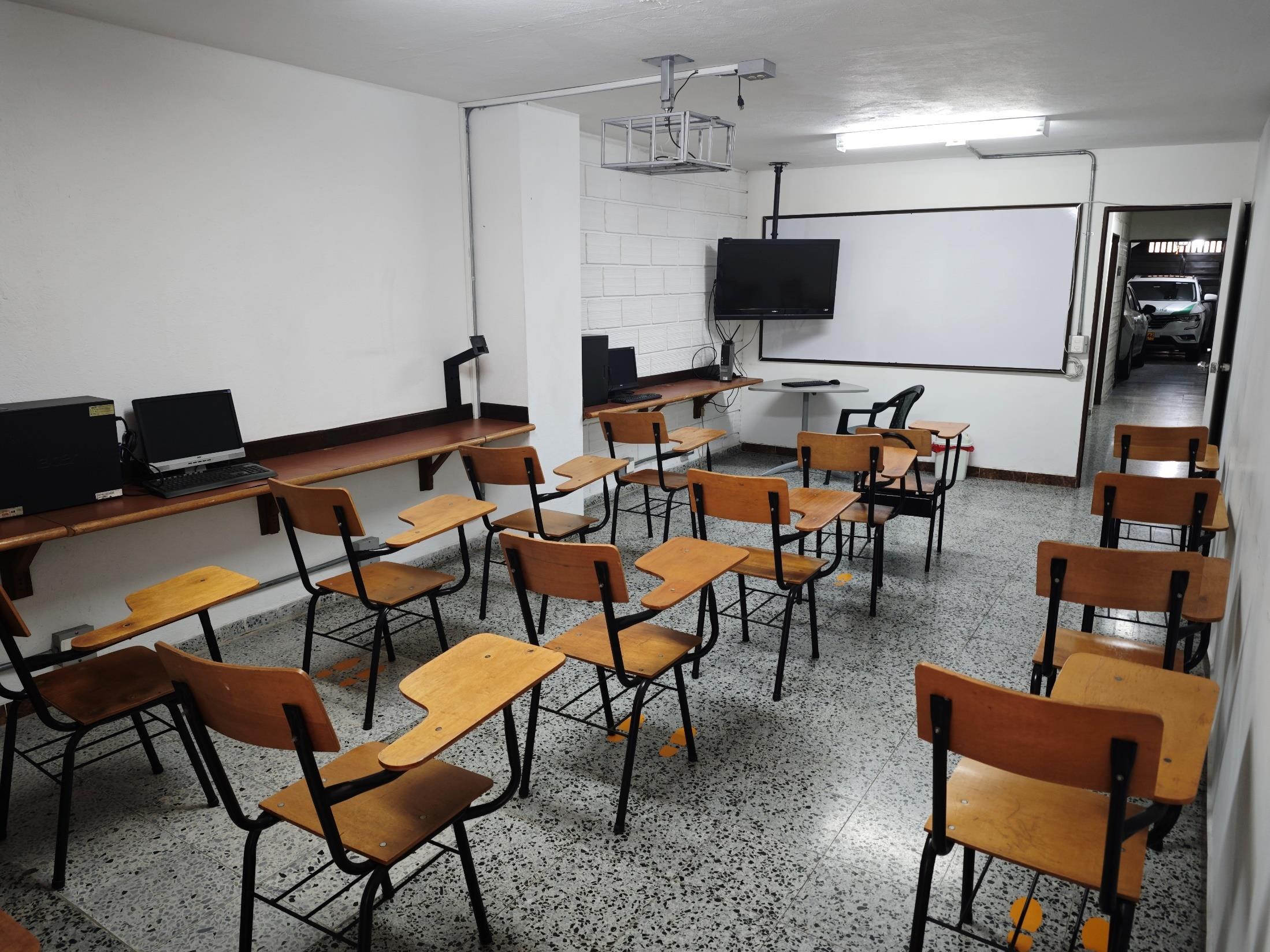 Se Vende Edificio De Cuatro Niveles En Laureles, Medellín