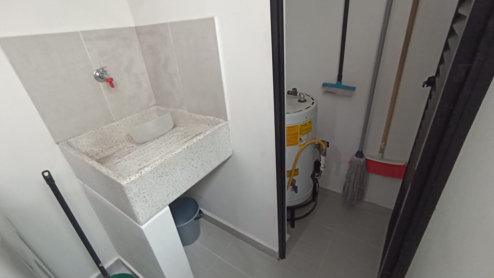 Se Arrienda Apartamento En La Castellana, Medellin