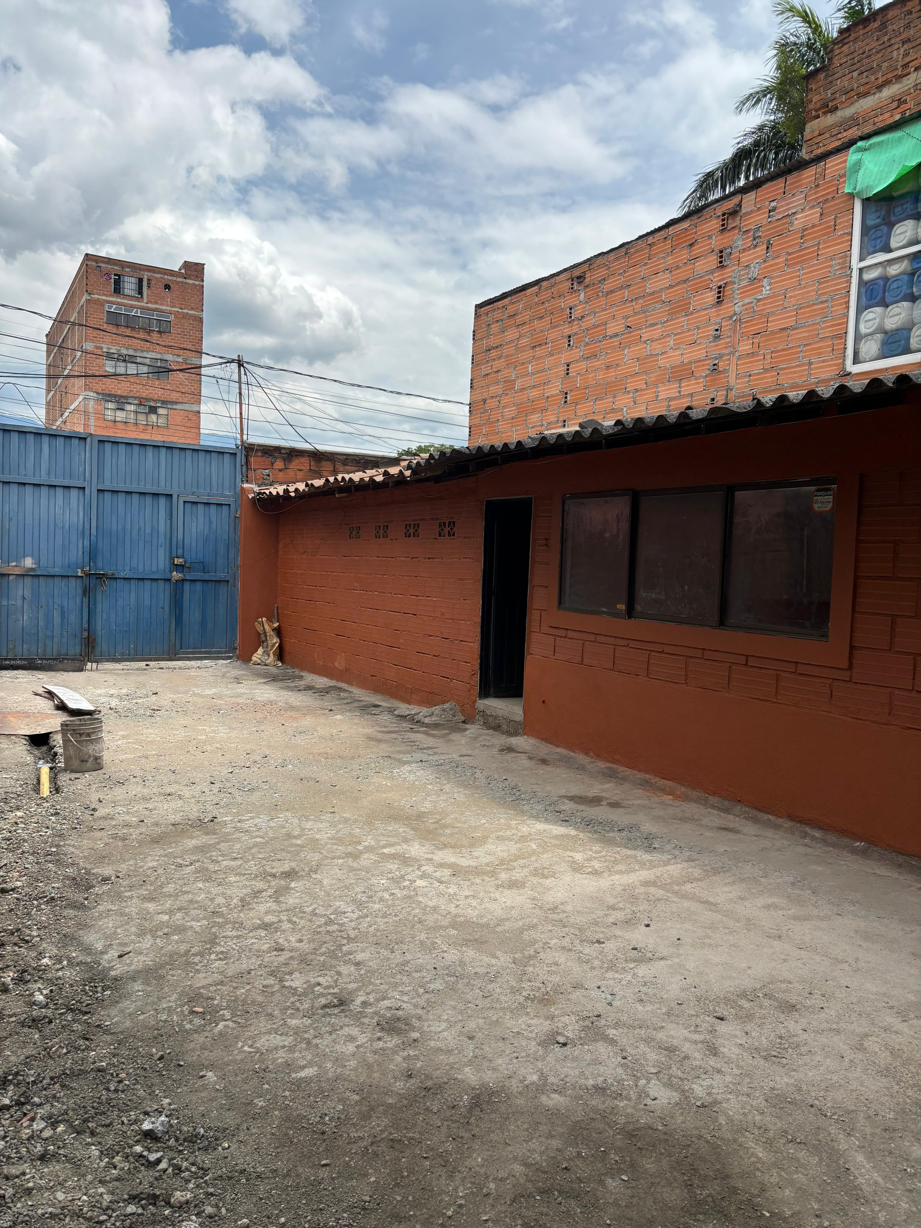 Se Arrienda Lote para Parqueadero, Nuevo Naranjal, Medellín