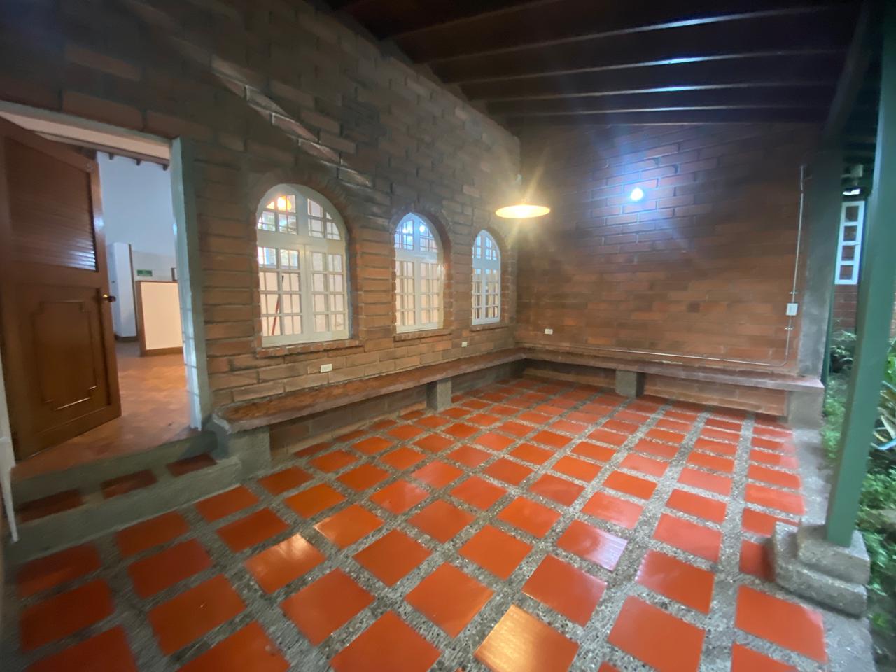 Se Arrienda Casa En El Poblado La Linde