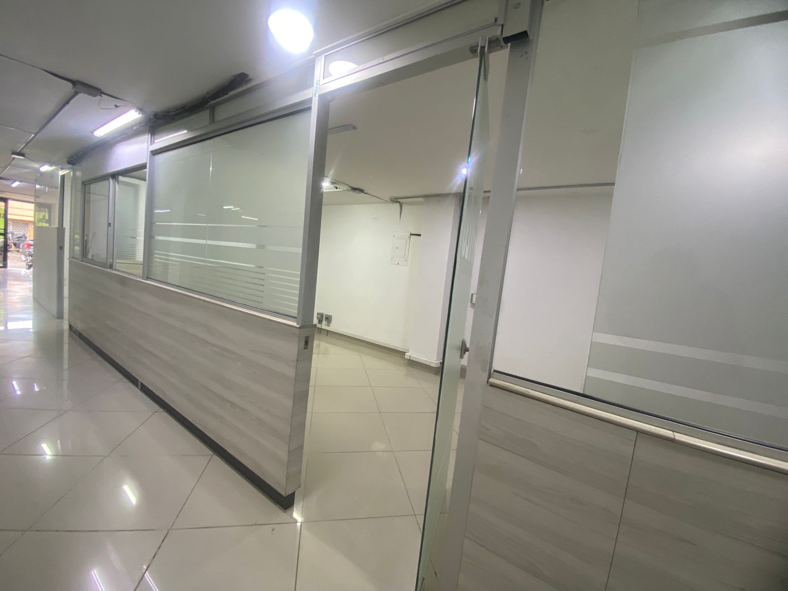 Amplia Oficina para Arriendo en Suramericana, Medellín