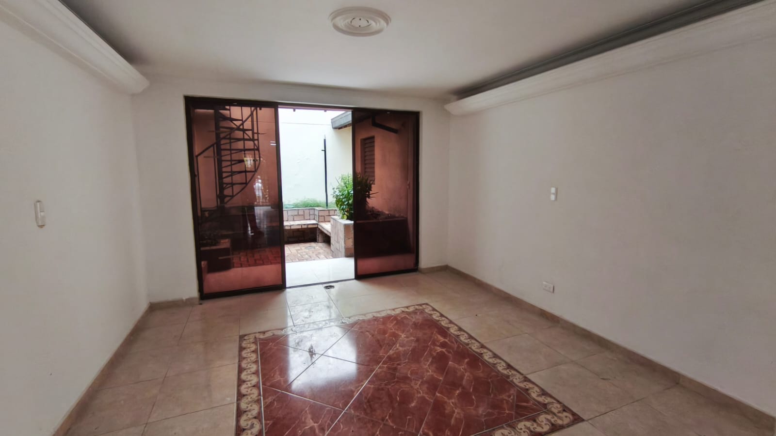 Se Arrienda Casa Comercial En El Velodromo; Medellin