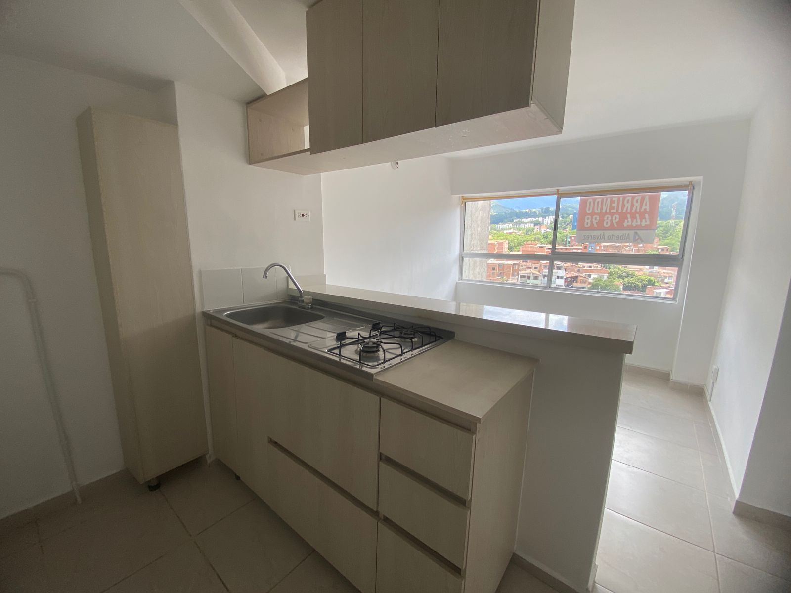 Apartamento con Buena Iluminación en Arriendo en La America, Cristobal