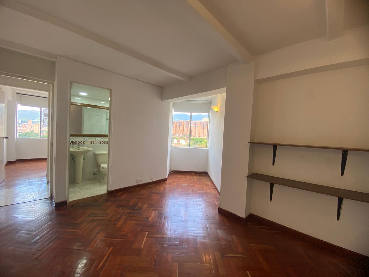 Iluminado Apartamento para Arriendo en Calasanz, Medellín