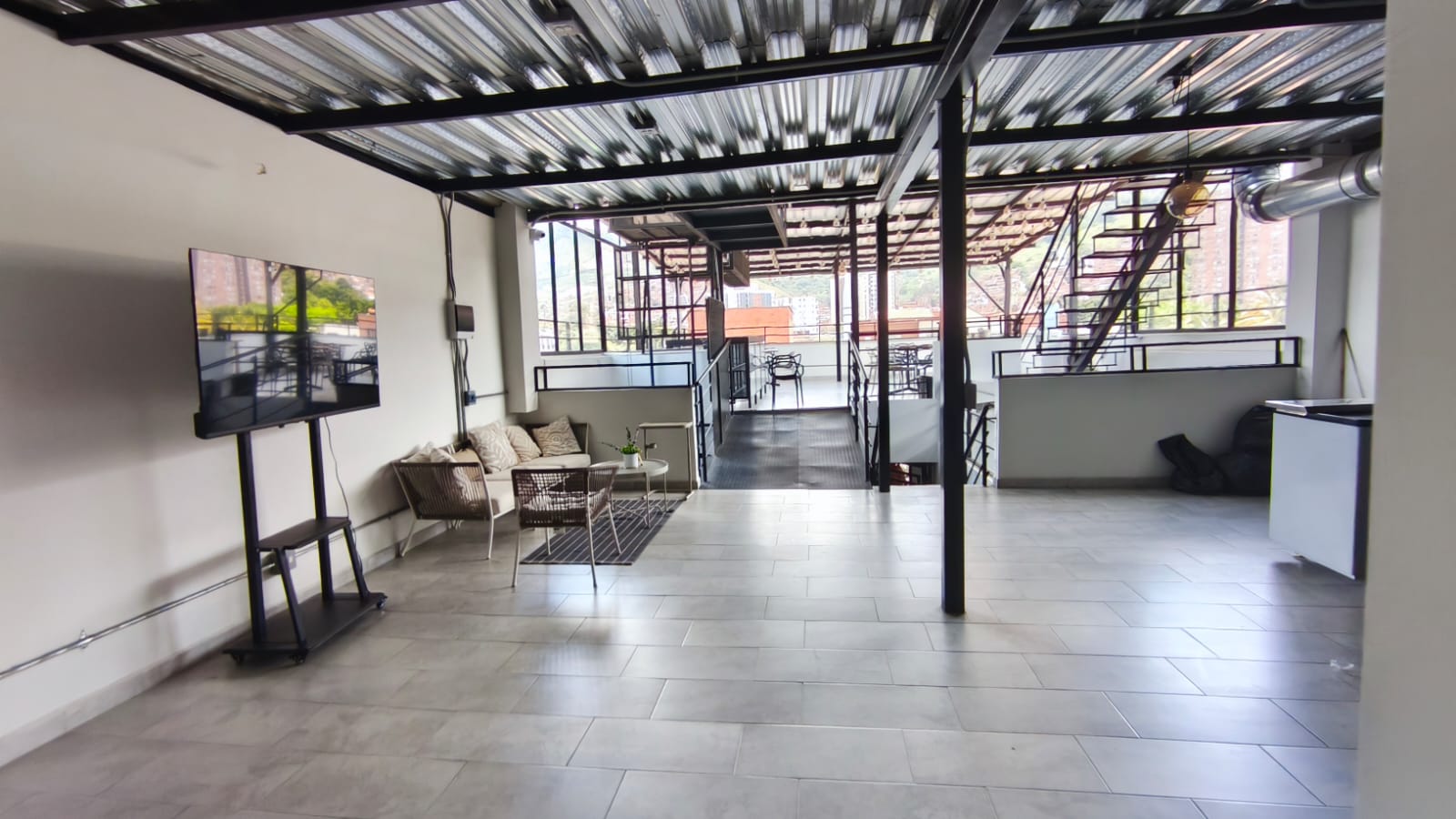 Se Arrienda Terraza Comercial Semi-Amoblada, en San Javier, Medellín