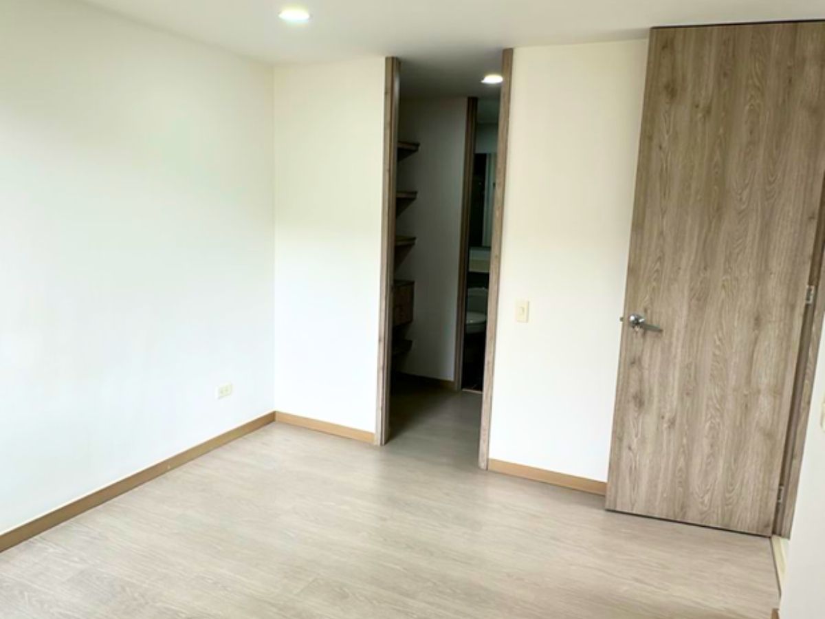 Apartamento en Venta Aluna Envigado | Parqueadero y Cuarto Útil