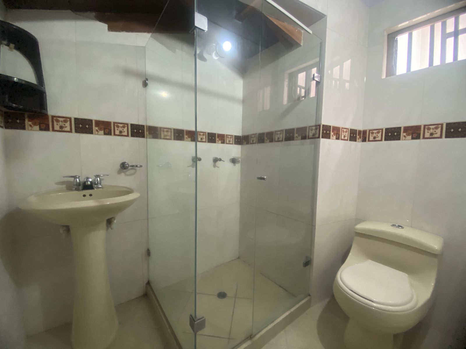 Iluminado Apartamento para Arriendo en Laureles, Estadio, Medellín