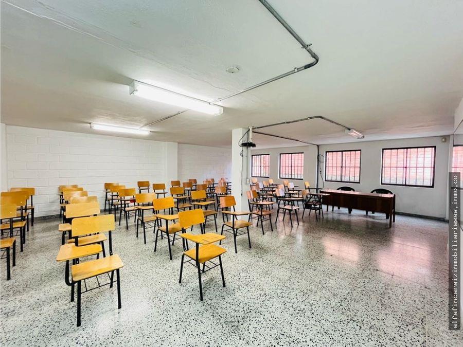 Se Vende Edificio De Cuatro Niveles En Laureles, Medellín