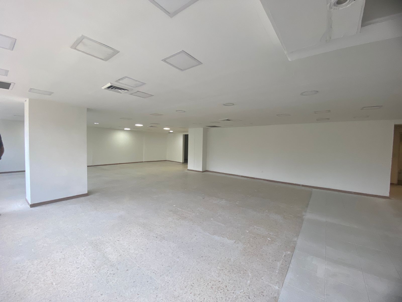 Amplio Local para Arriendo en Avenida Colombia