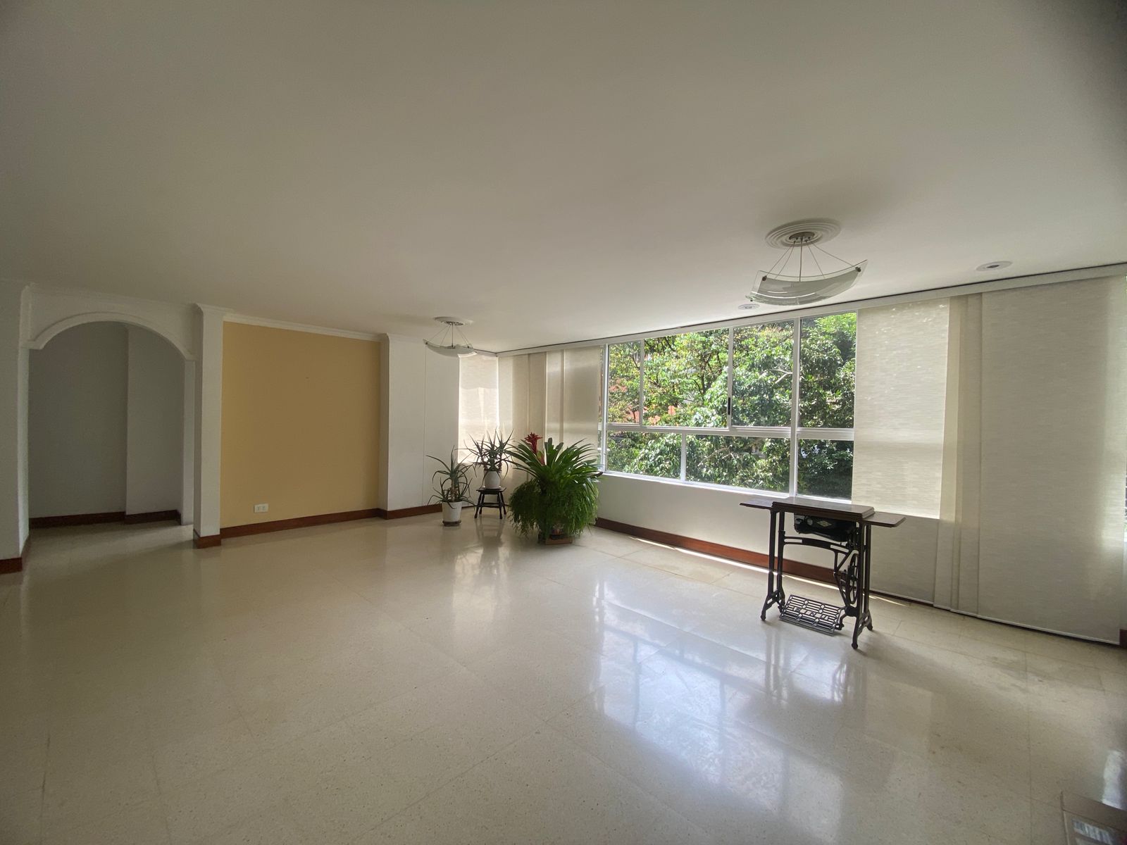 Se Arrienda Apartamento Amplio en Laureles Medellín