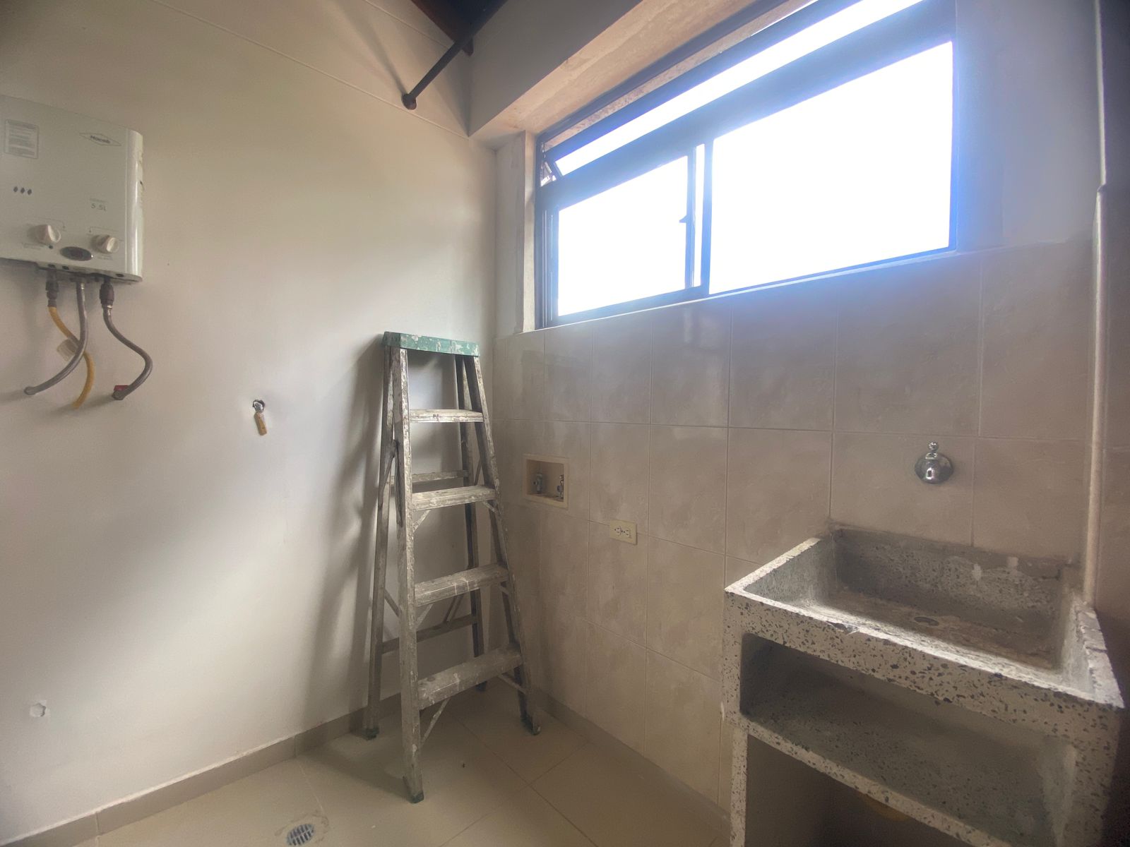 Iluminado Apartamento para Arriendo en Laureles, Estadio, Medellín