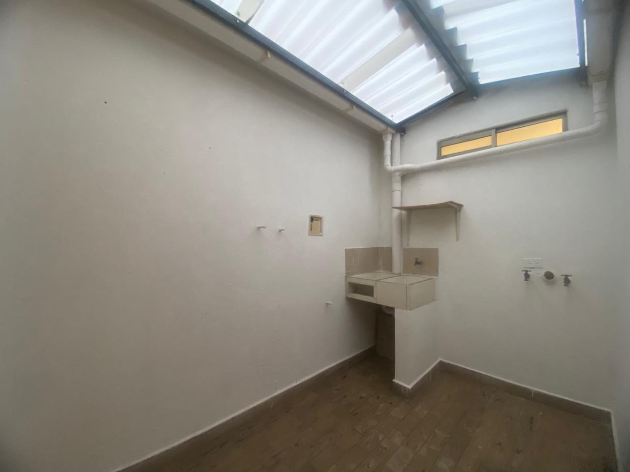 Comodo Apartaestudio para Arriendo en Barrio Cristobal, Medellín