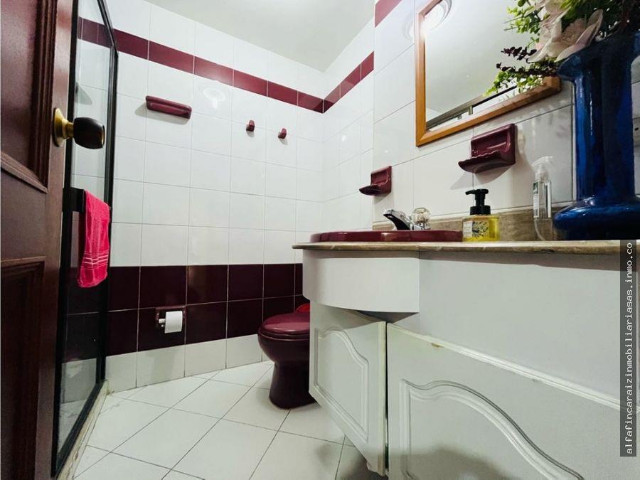 Se Vende Edificio De Cuatro Niveles En Laureles, Medellín